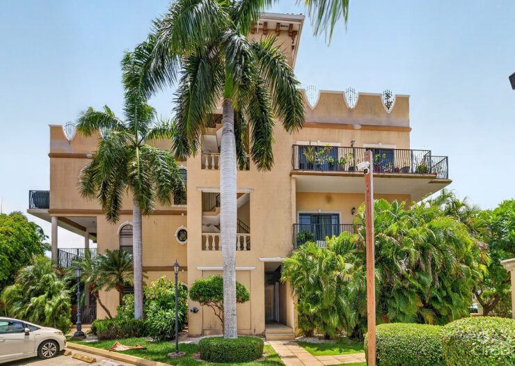 LANTERN POINT 3 BEDROOM CONDO W/ROOFTOP TERRACE