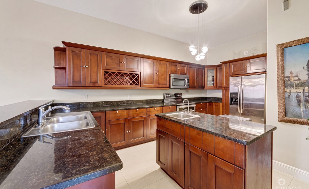 LANTERN POINT 3 BEDROOM CONDO W/ROOFTOP TERRACE