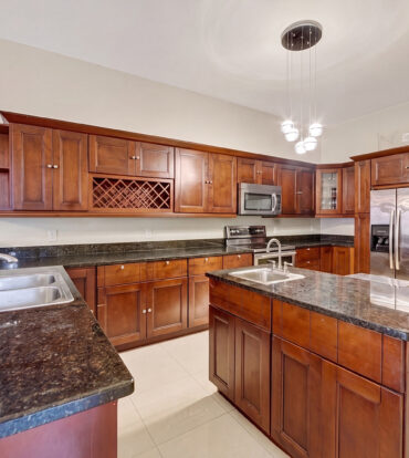 LANTERN POINT 3 BEDROOM CONDO W/ROOFTOP TERRACE