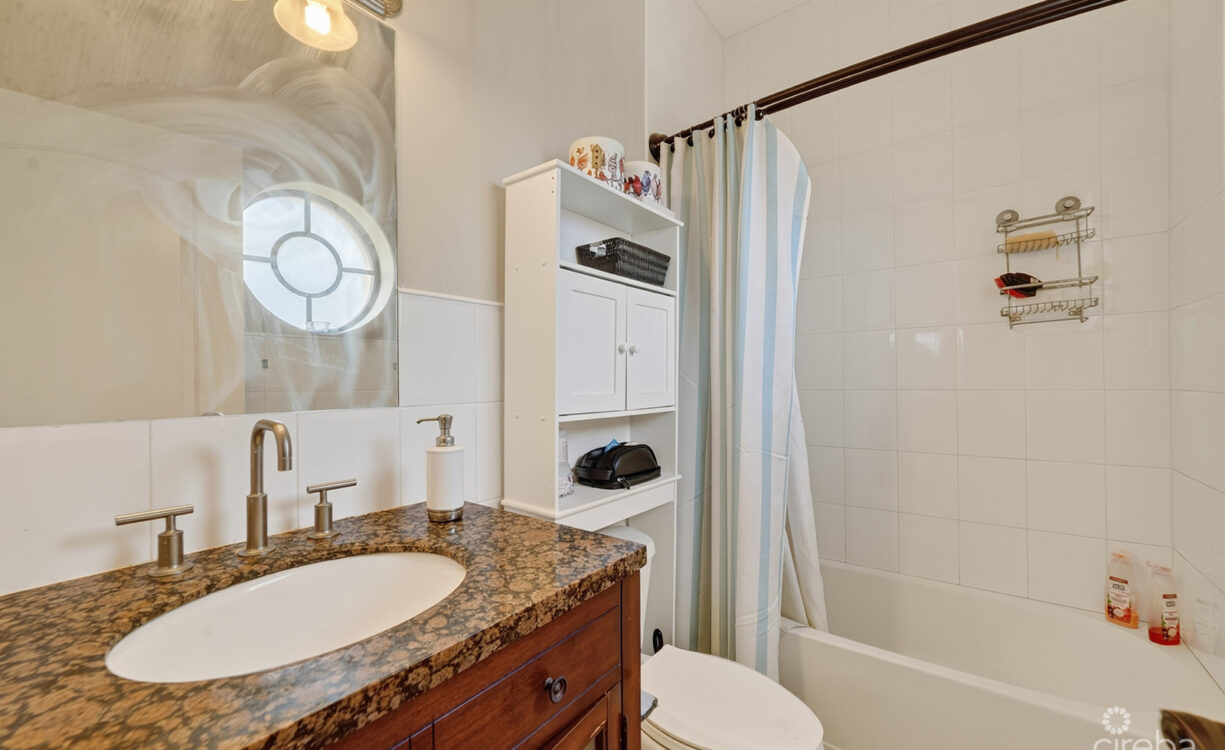 LANTERN POINT 3 BEDROOM CONDO W/ROOFTOP TERRACE