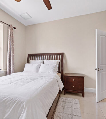 LANTERN POINT 3 BEDROOM CONDO W/ROOFTOP TERRACE