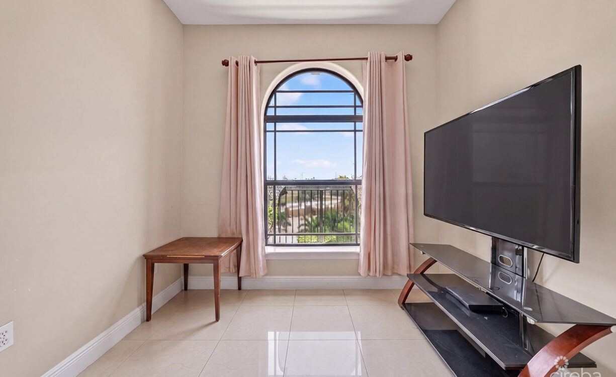LANTERN POINT 3 BEDROOM CONDO W/ROOFTOP TERRACE