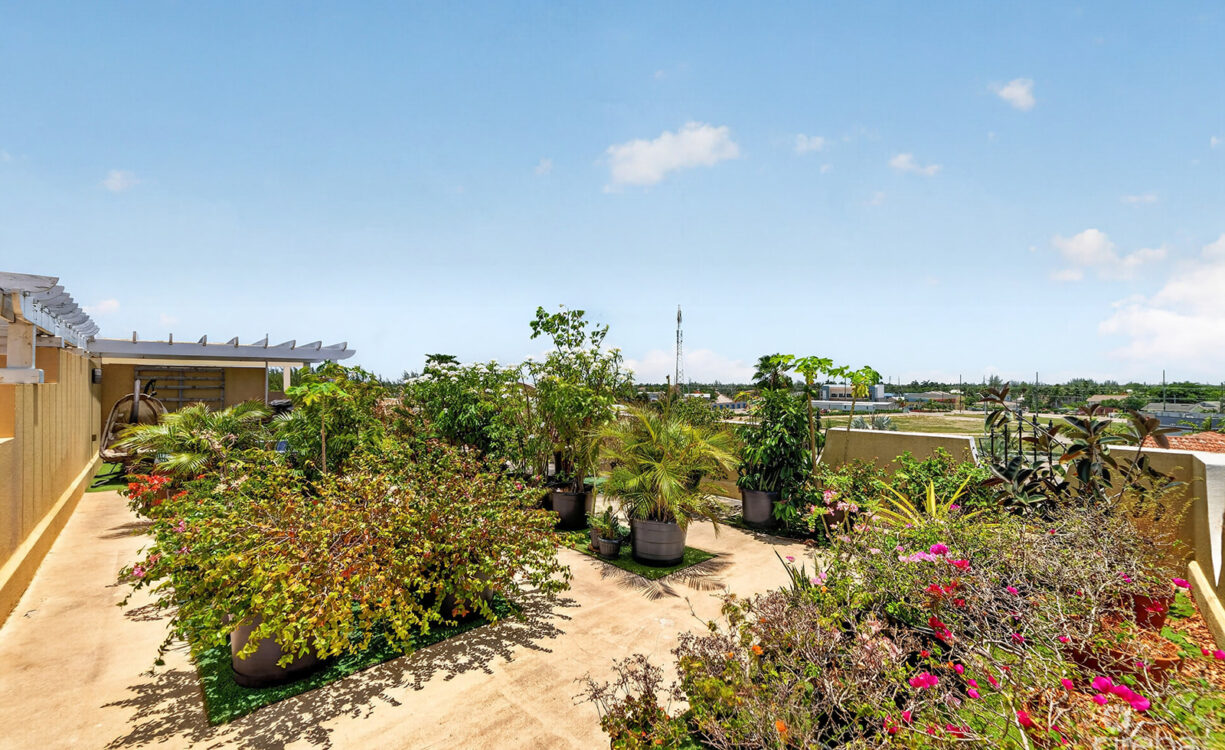 LANTERN POINT 3 BEDROOM CONDO W/ROOFTOP TERRACE