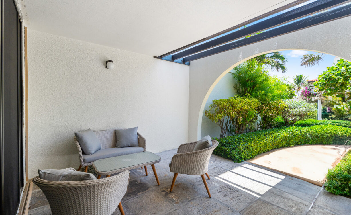 VILLA PAPPAGALLOS 4, WEST BAY RENOVATED CONDO
