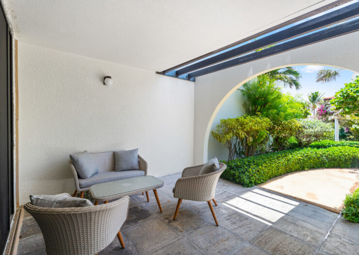 VILLA PAPPAGALLOS 4, WEST BAY RENOVATED CONDO