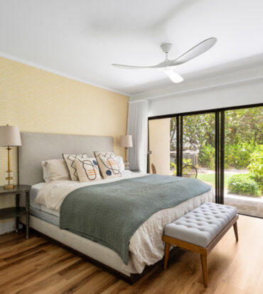 VILLA PAPPAGALLOS 4, WEST BAY RENOVATED CONDO