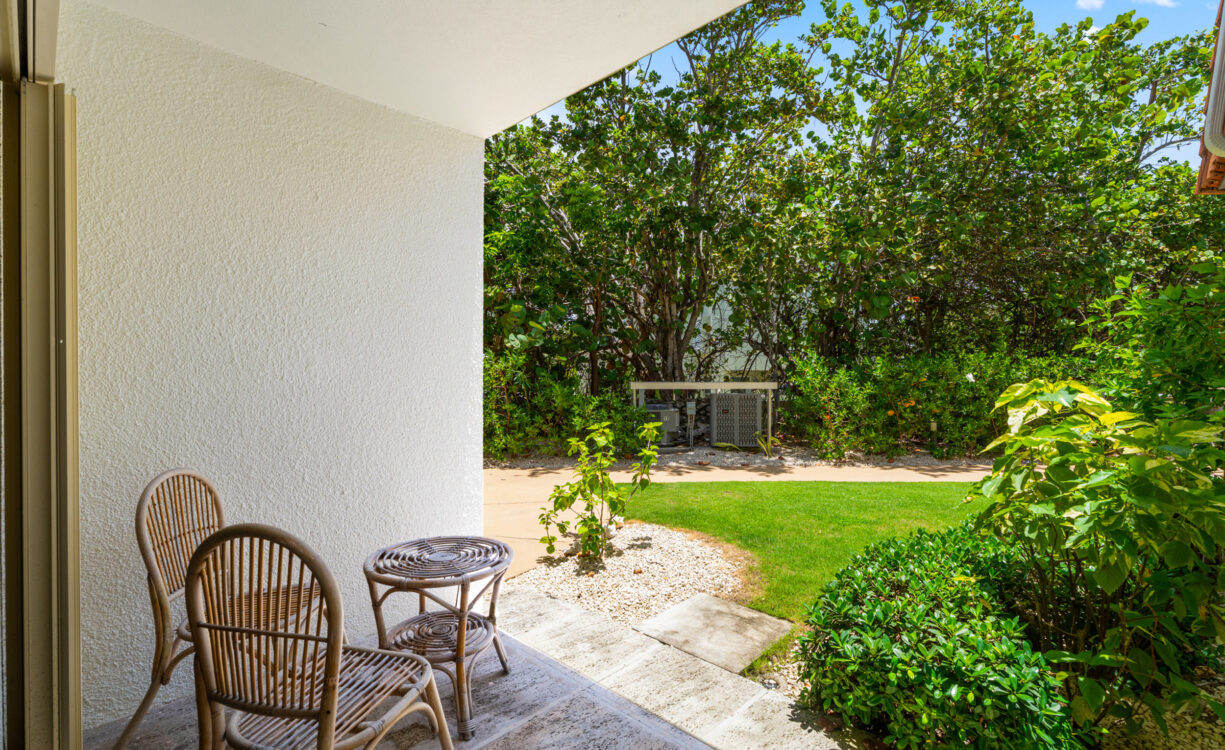 VILLA PAPPAGALLOS 4, WEST BAY RENOVATED CONDO