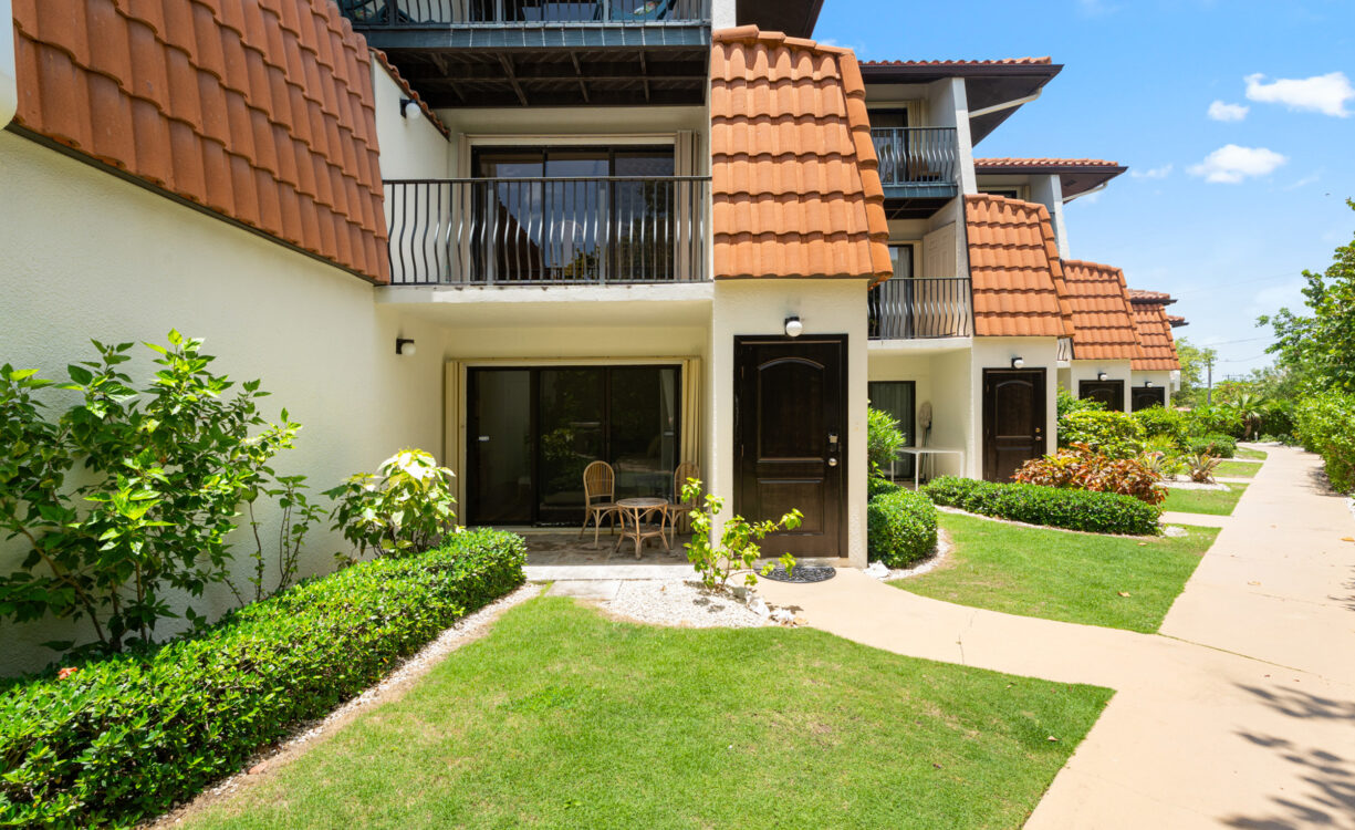 VILLA PAPPAGALLOS 4, WEST BAY RENOVATED CONDO