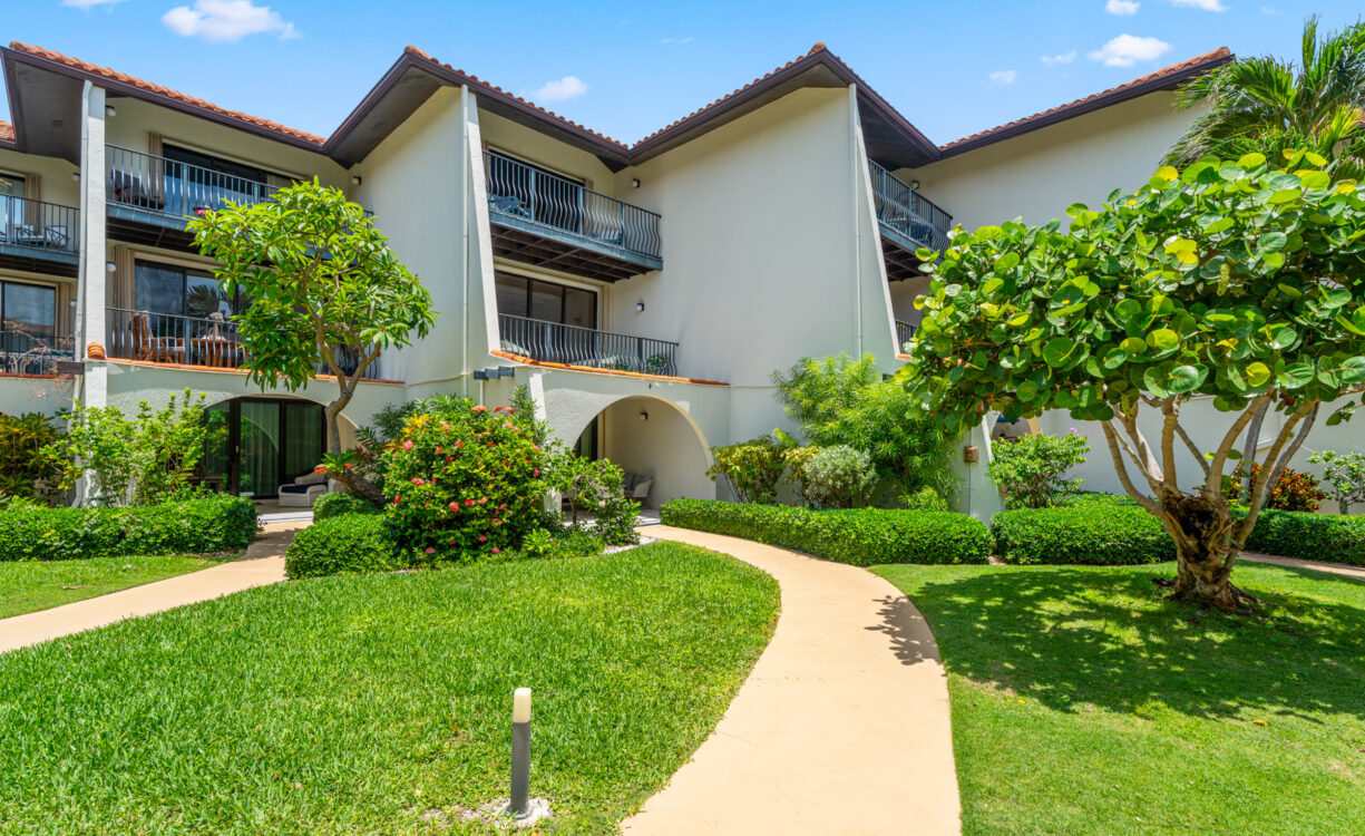 VILLA PAPPAGALLOS 4, WEST BAY RENOVATED CONDO