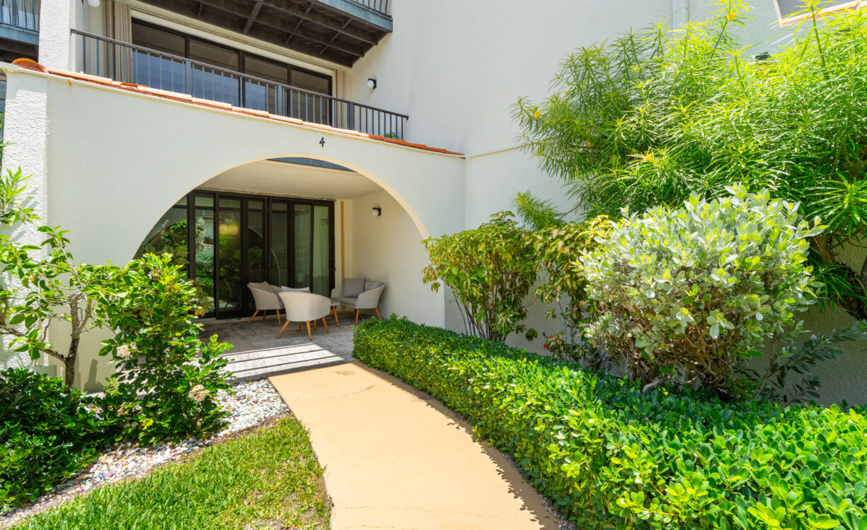 VILLA PAPPAGALLOS 4, WEST BAY RENOVATED CONDO