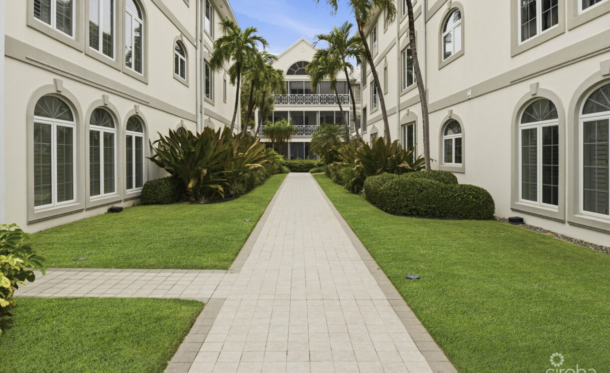 THE SOVEREIGN #12 PENTHOUSE ON SEVEN MILE BEACH