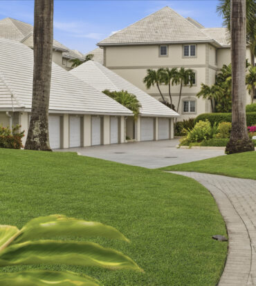 THE SOVEREIGN #12 PENTHOUSE ON SEVEN MILE BEACH