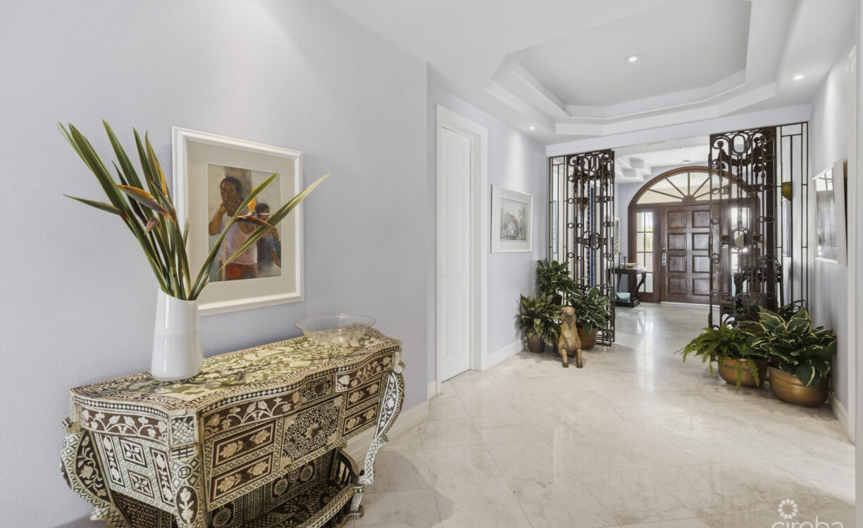 THE SOVEREIGN #12 PENTHOUSE ON SEVEN MILE BEACH