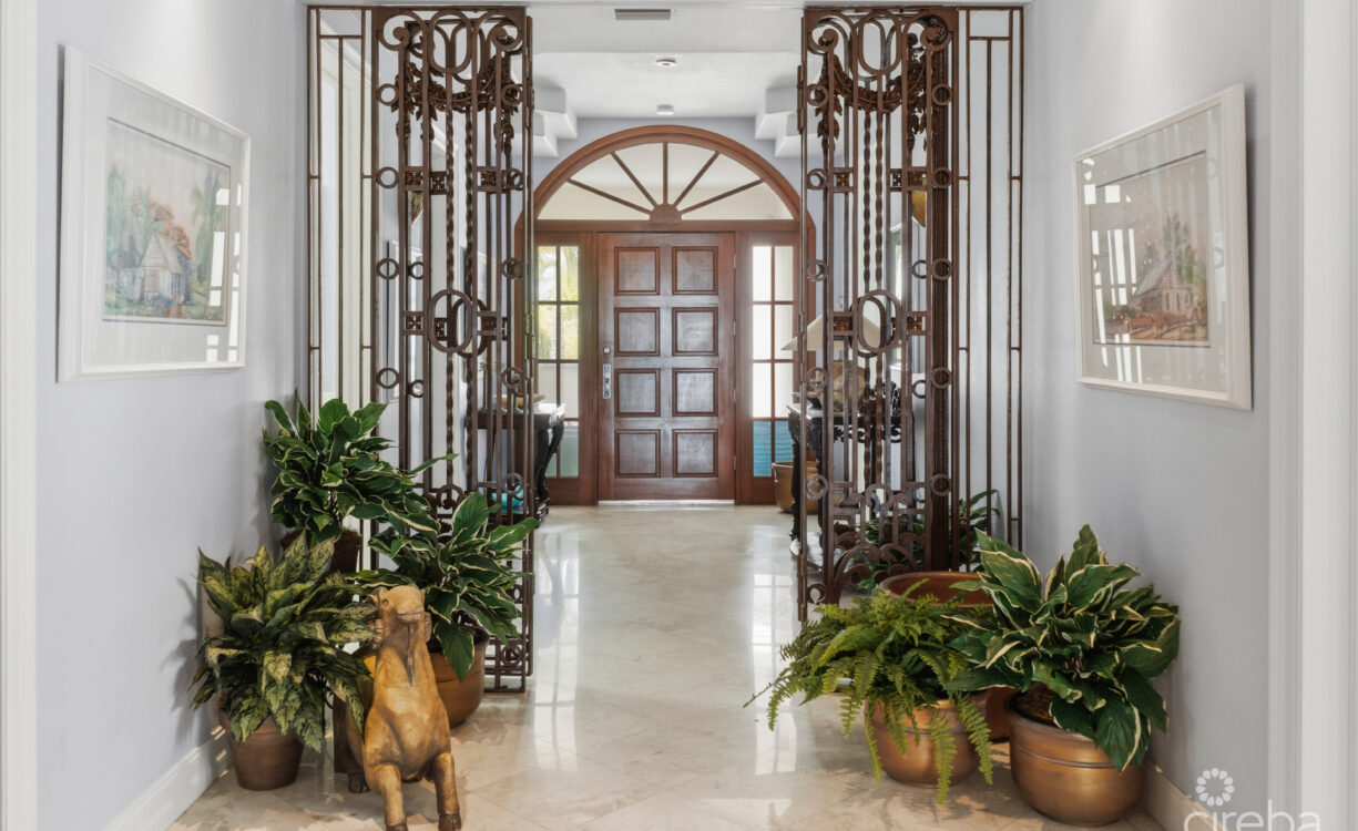THE SOVEREIGN #12 PENTHOUSE ON SEVEN MILE BEACH