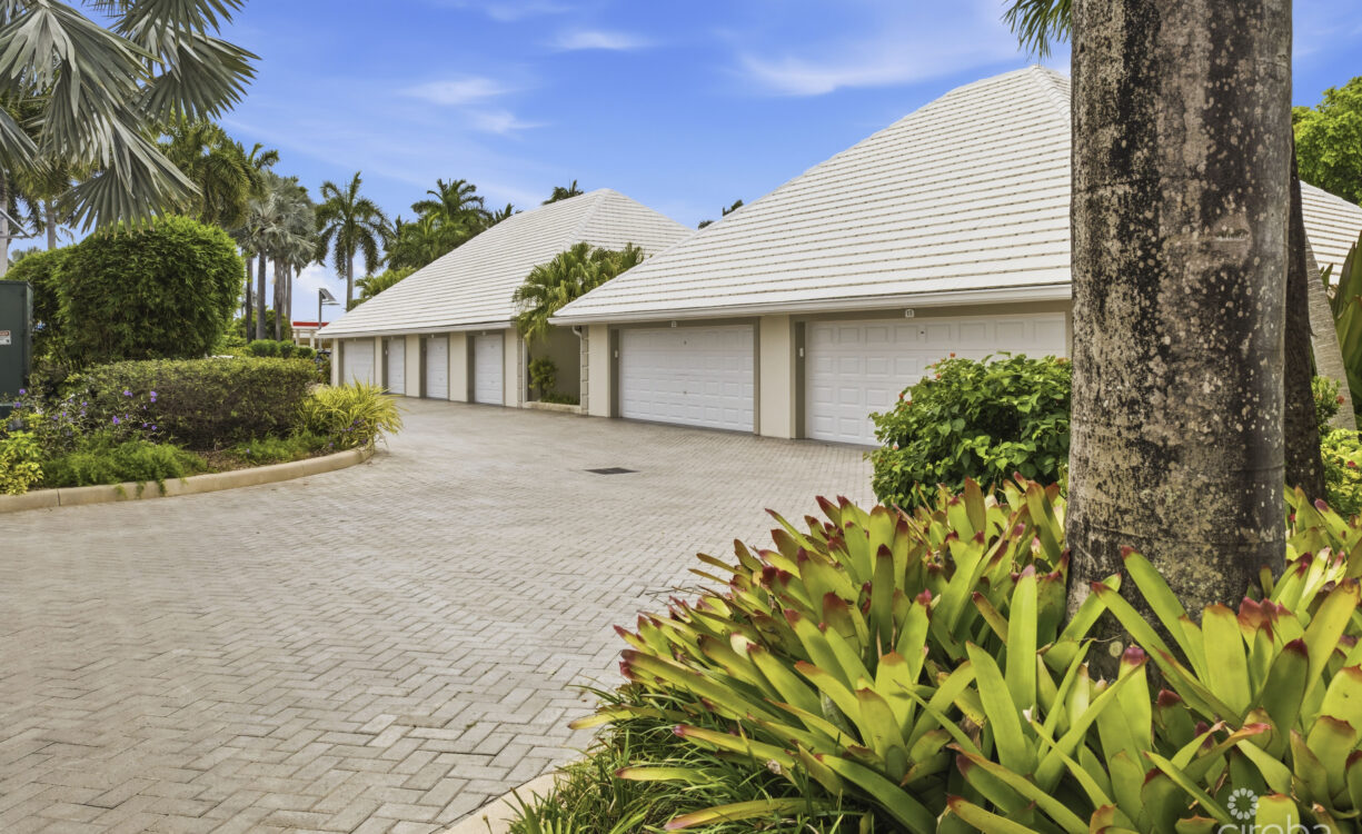 THE SOVEREIGN #12 PENTHOUSE ON SEVEN MILE BEACH