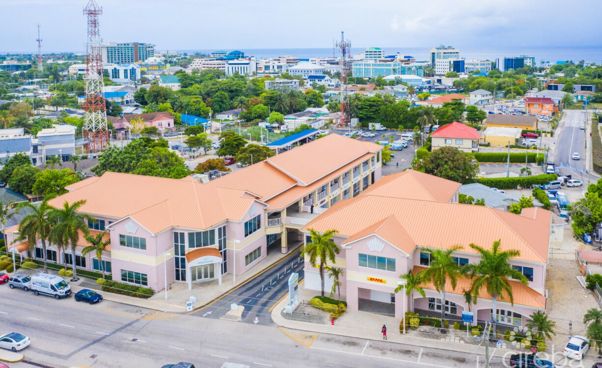 CROWN SQUARE | 16 UNIT COMMERCIAL INVESTMENT OPPORTUNITY