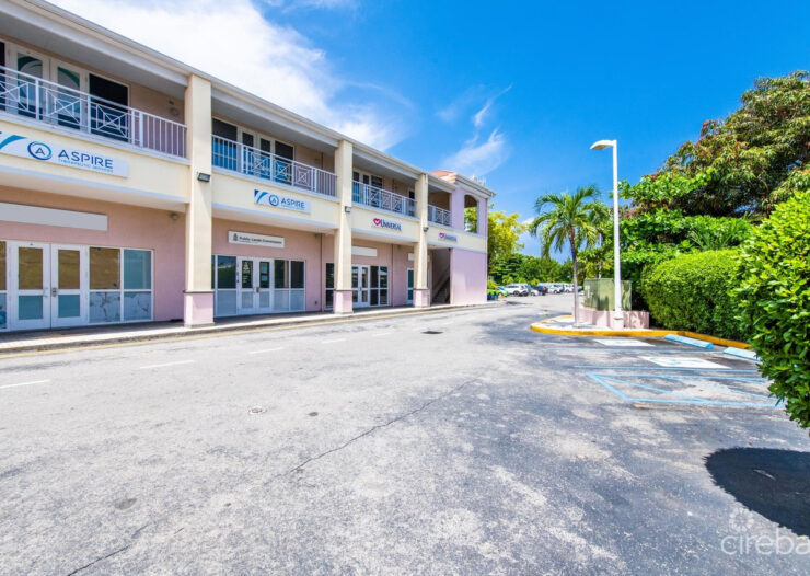 CROWN SQUARE | 16 UNIT COMMERCIAL INVESTMENT OPPORTUNITY