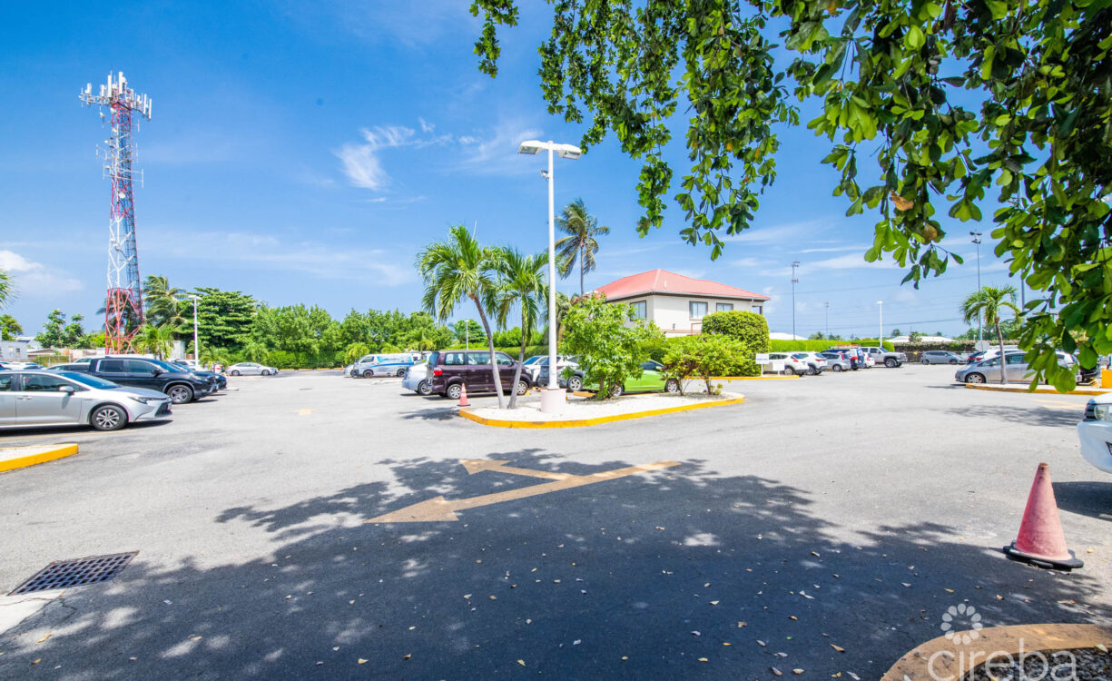 CROWN SQUARE | 16 UNIT COMMERCIAL INVESTMENT OPPORTUNITY