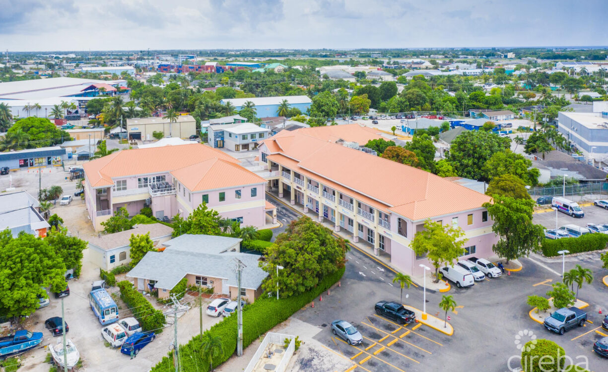 CROWN SQUARE | 16 UNIT COMMERCIAL INVESTMENT OPPORTUNITY
