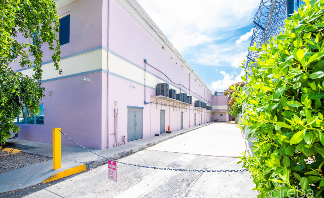 CROWN SQUARE | 16 UNIT COMMERCIAL INVESTMENT OPPORTUNITY