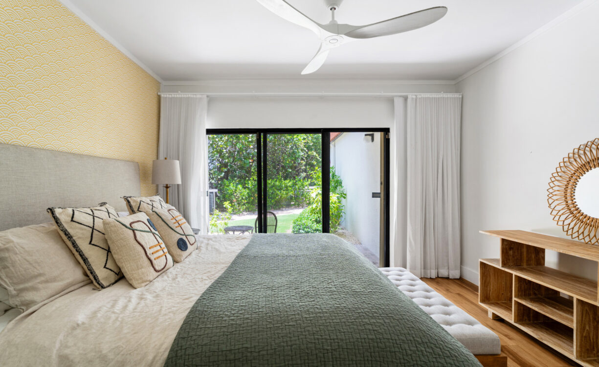 VILLA PAPPAGALLOS 4, WEST BAY RENOVATED CONDO