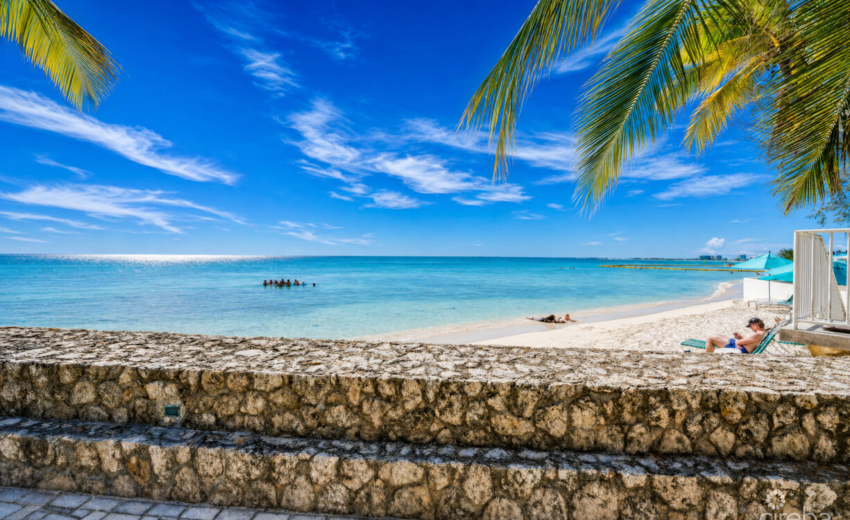PLANTATION VILLAGE #9- SEVEN MILE BEACH