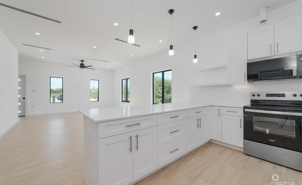 2 BEDROOM, 2.5 BATHROOM DUPLEX IN LOOKOUT GARDEN