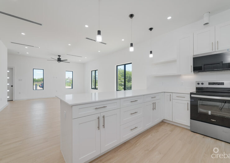 2 BEDROOM, 2.5 BATHROOM DUPLEX IN LOOKOUT GARDEN