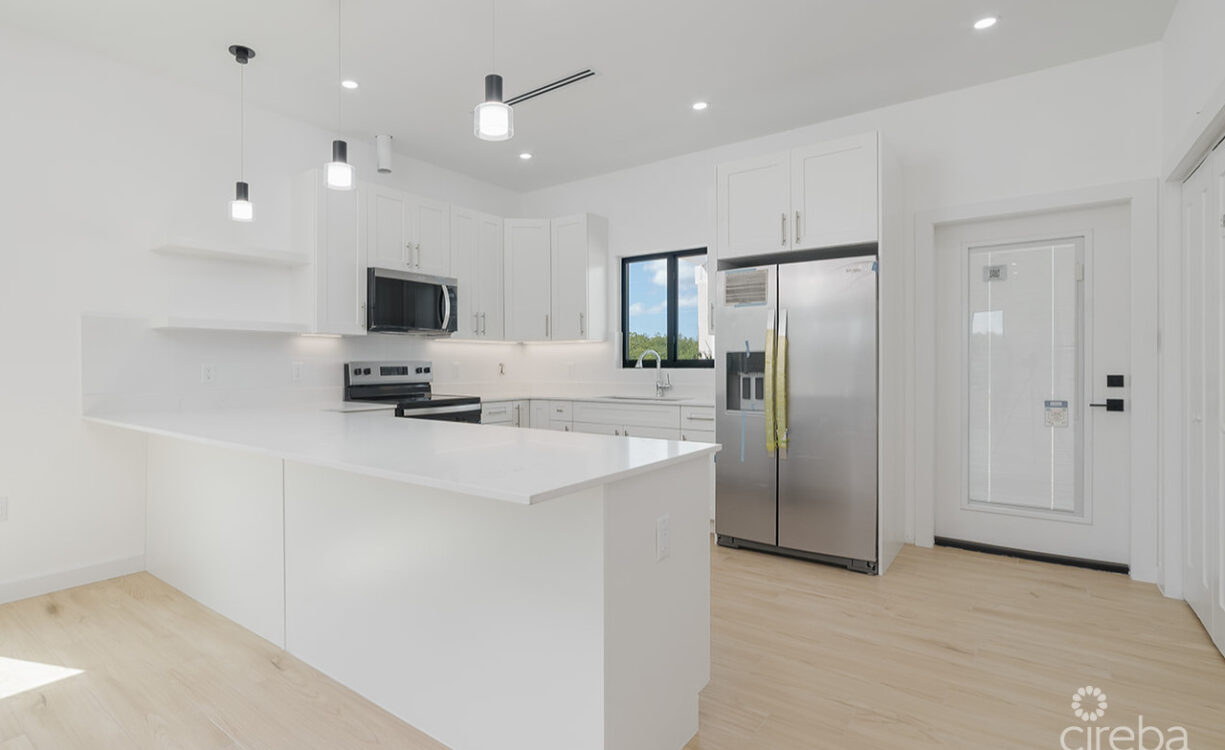 2 BEDROOM, 2.5 BATHROOM DUPLEX IN LOOKOUT GARDEN