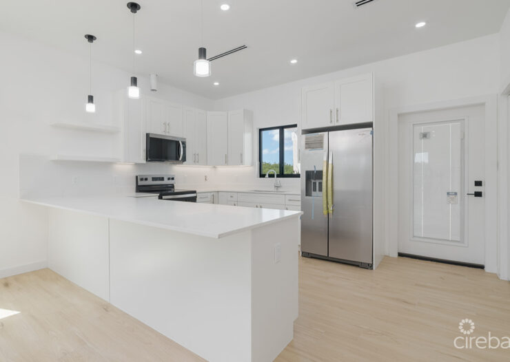 2 BEDROOM, 2.5 BATHROOM DUPLEX IN LOOKOUT GARDEN