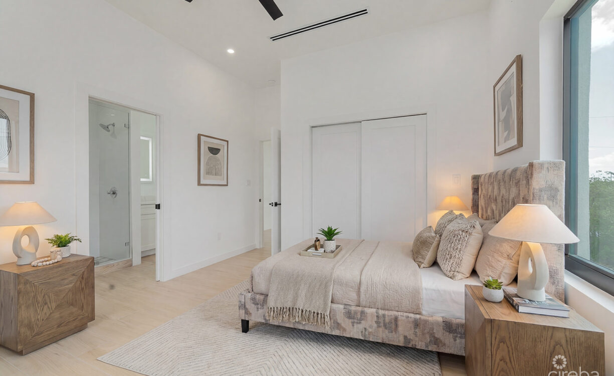 2 BEDROOM, 2.5 BATHROOM DUPLEX IN LOOKOUT GARDEN