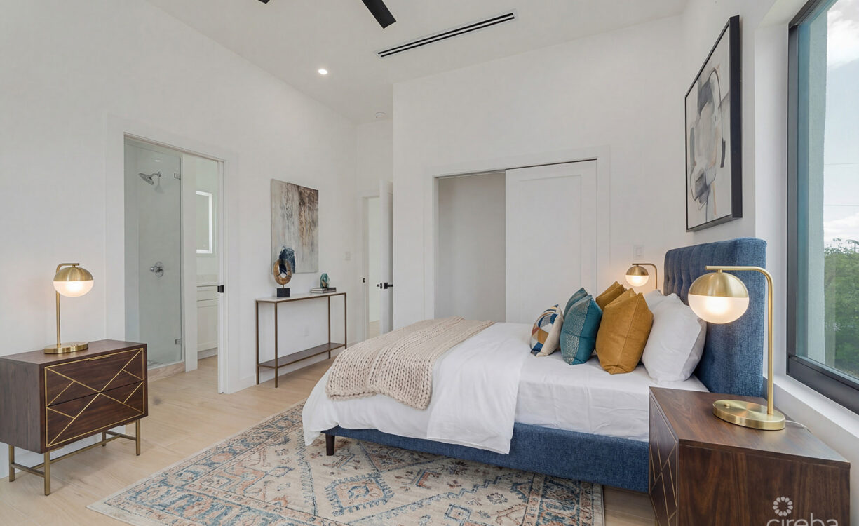 2 BEDROOM, 2.5 BATHROOM DUPLEX IN LOOKOUT GARDEN