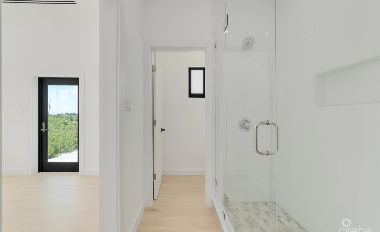 2 BEDROOM, 2.5 BATHROOM DUPLEX IN LOOKOUT GARDEN