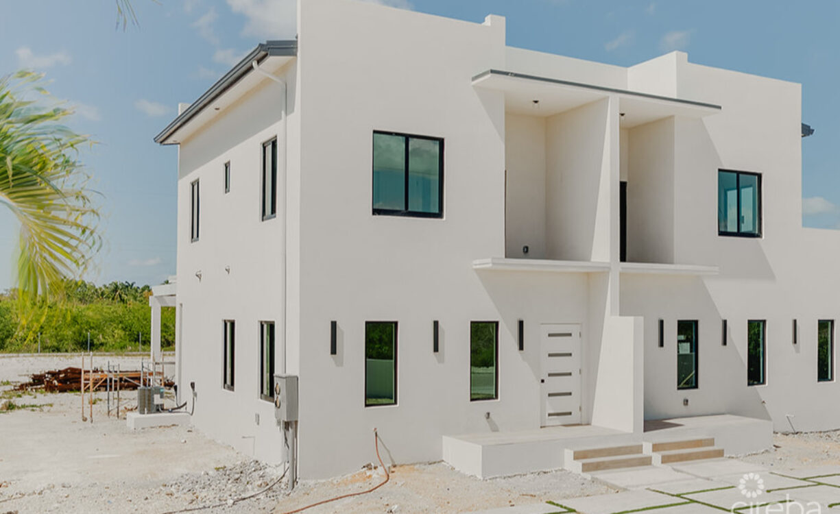 2 BEDROOM, 2.5 BATHROOM DUPLEX IN LOOKOUT GARDEN