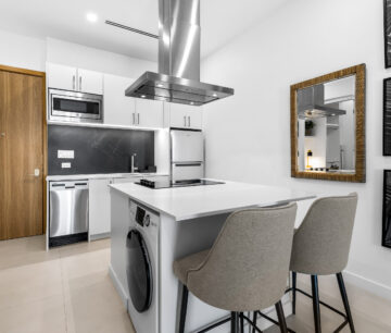 HARBOUR WALK 211, 1 BED + DEN