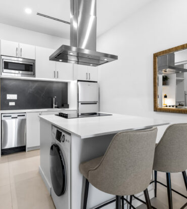 HARBOUR WALK 211, 1 BED + DEN