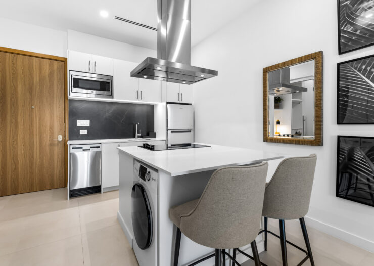 HARBOUR WALK 211, 1 BED + DEN