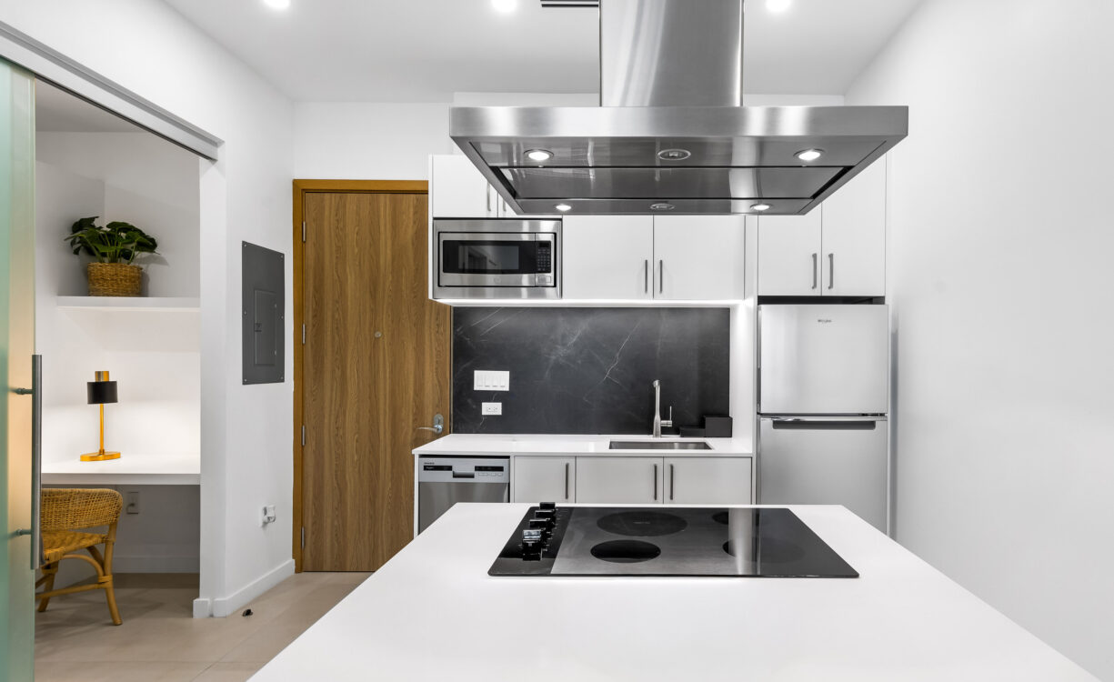HARBOUR WALK 211, 1 BED + DEN
