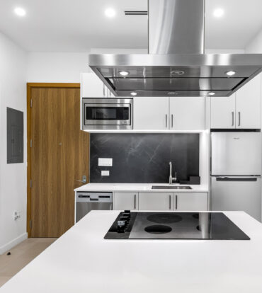 HARBOUR WALK 211, 1 BED + DEN
