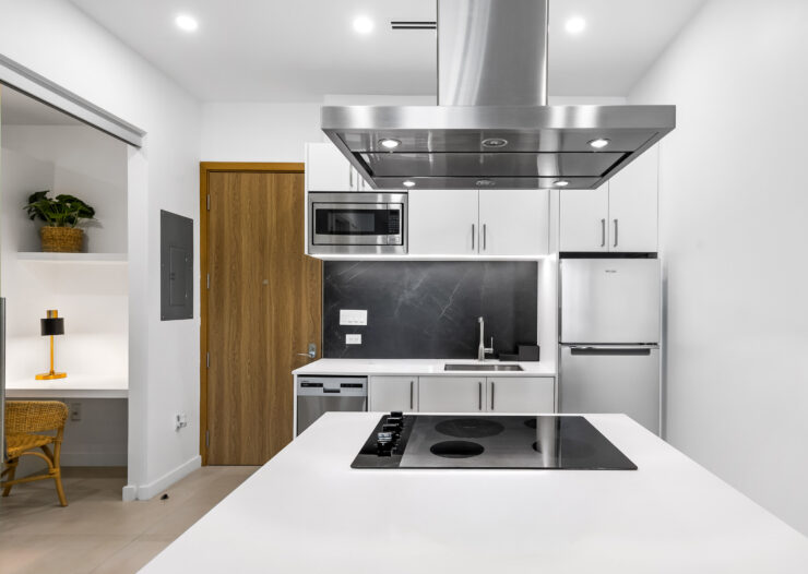 HARBOUR WALK 211, 1 BED + DEN