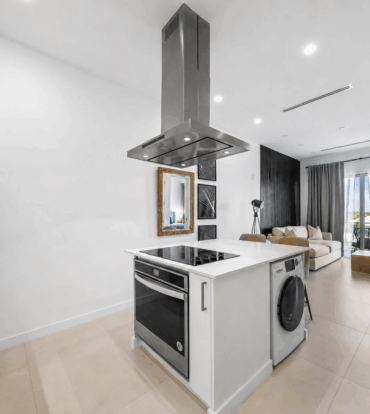 HARBOUR WALK 211, 1 BED + DEN