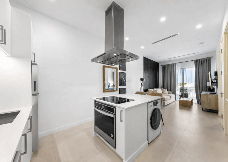 HARBOUR WALK 211, 1 BED + DEN