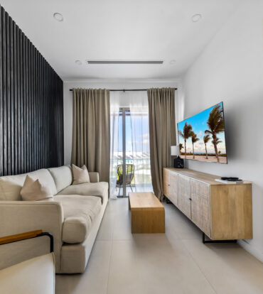 HARBOUR WALK 211, 1 BED + DEN