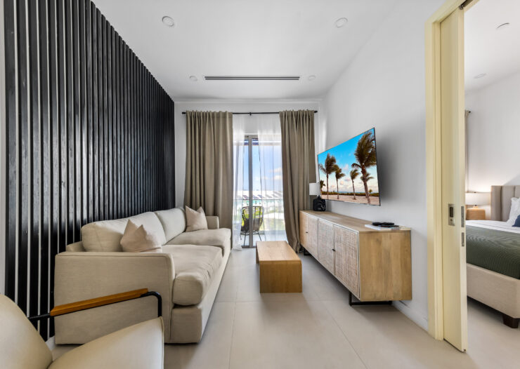 HARBOUR WALK 211, 1 BED + DEN