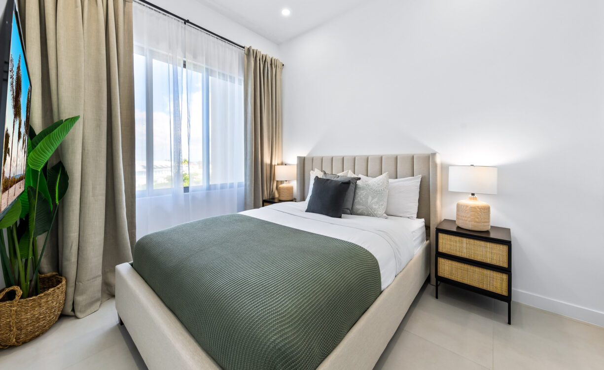 HARBOUR WALK 211, 1 BED + DEN
