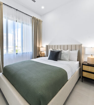 HARBOUR WALK 211, 1 BED + DEN