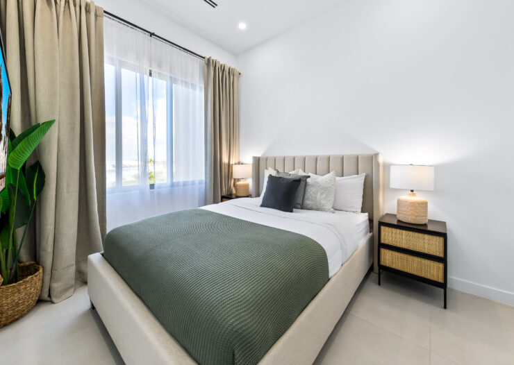 HARBOUR WALK 211, 1 BED + DEN