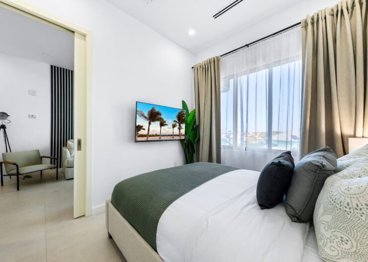 HARBOUR WALK 211, 1 BED + DEN
