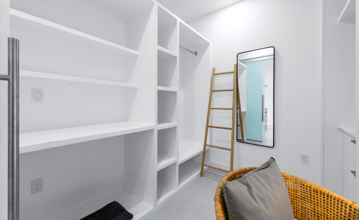 HARBOUR WALK 211, 1 BED + DEN