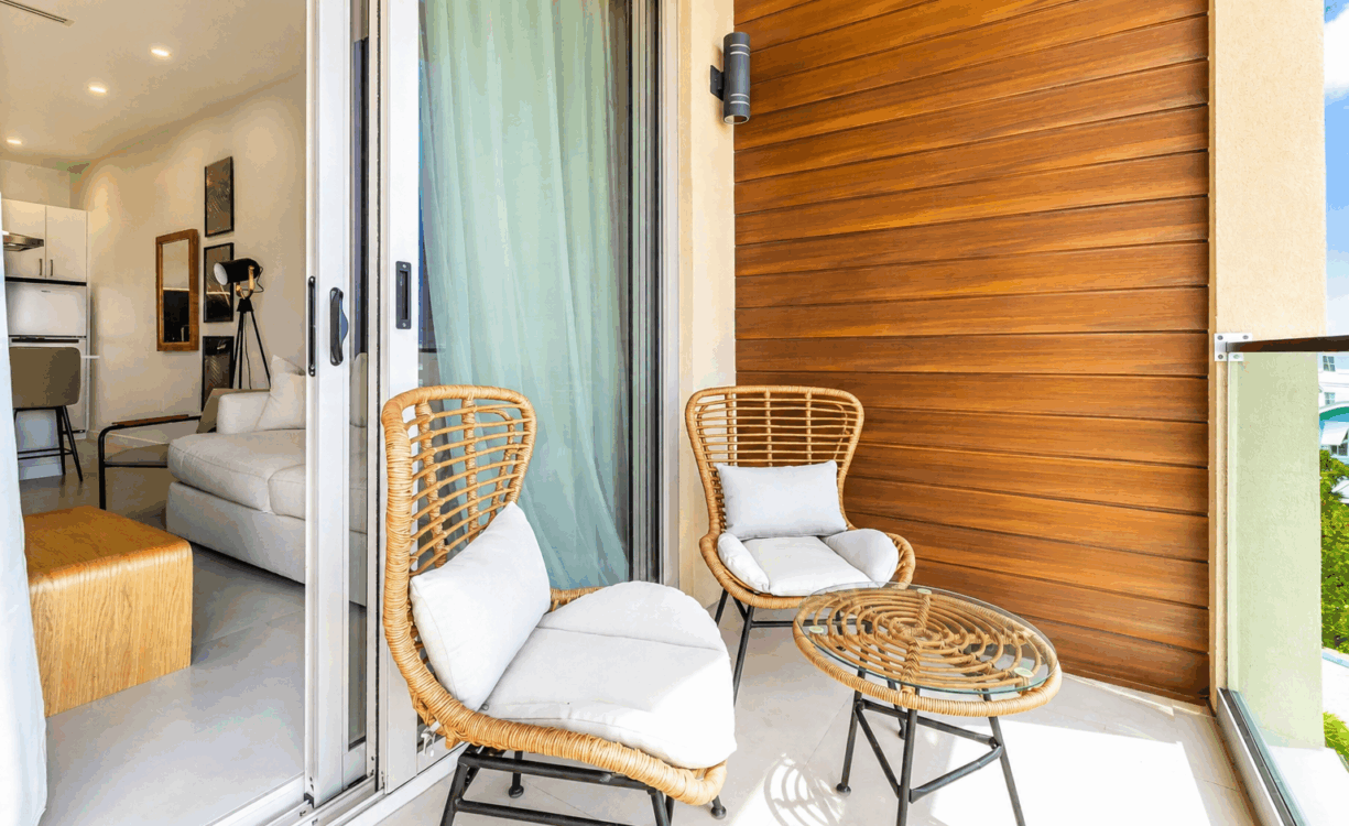 HARBOUR WALK 211, 1 BED + DEN
